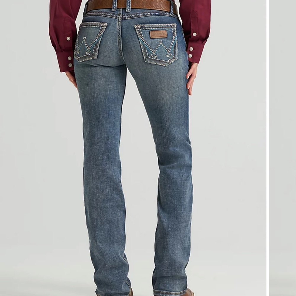 Wrangler Women's Retro Sadie Bootcut Jeans in Classic Blue - Picture 11 of 12